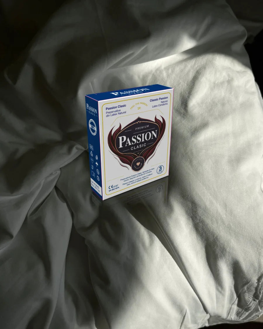 Cutie de prezervative PASSION Clasic pe un cearșaf de bumbac
